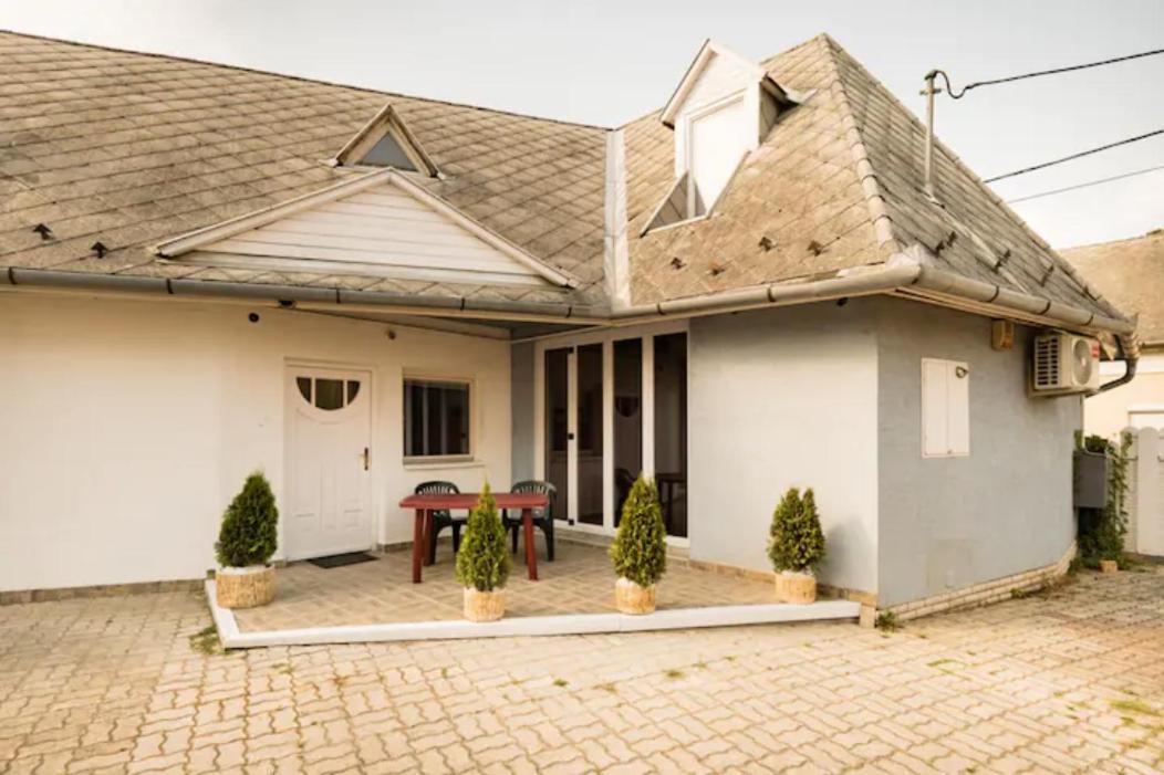 Azure House Aparthotel Keszthely Luaran gambar