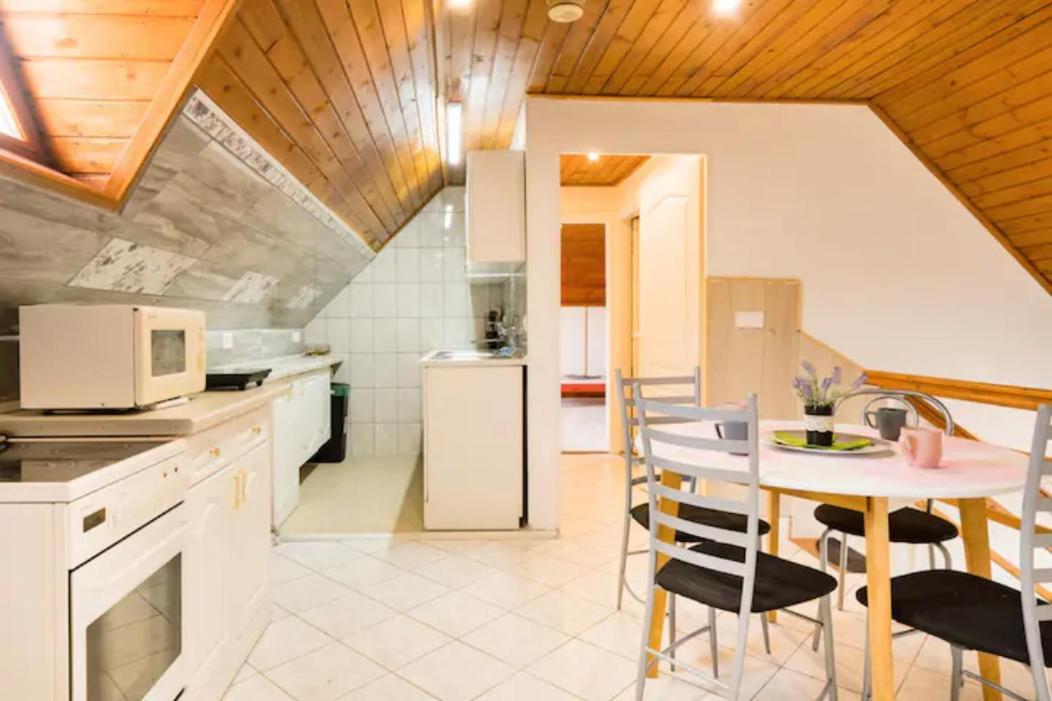 Azure House Aparthotel Keszthely Luaran gambar